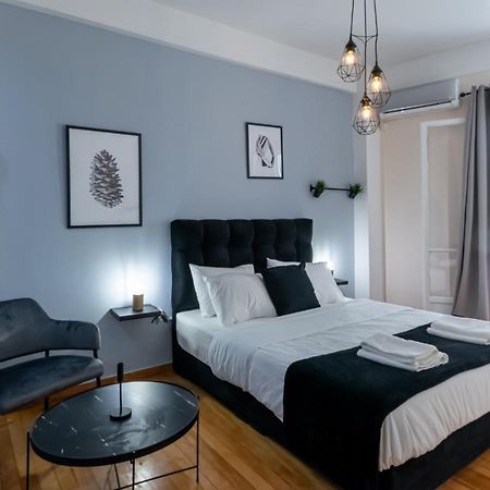Апартаменты Couple Getaway With Queen Bed Афины Экстерьер фото