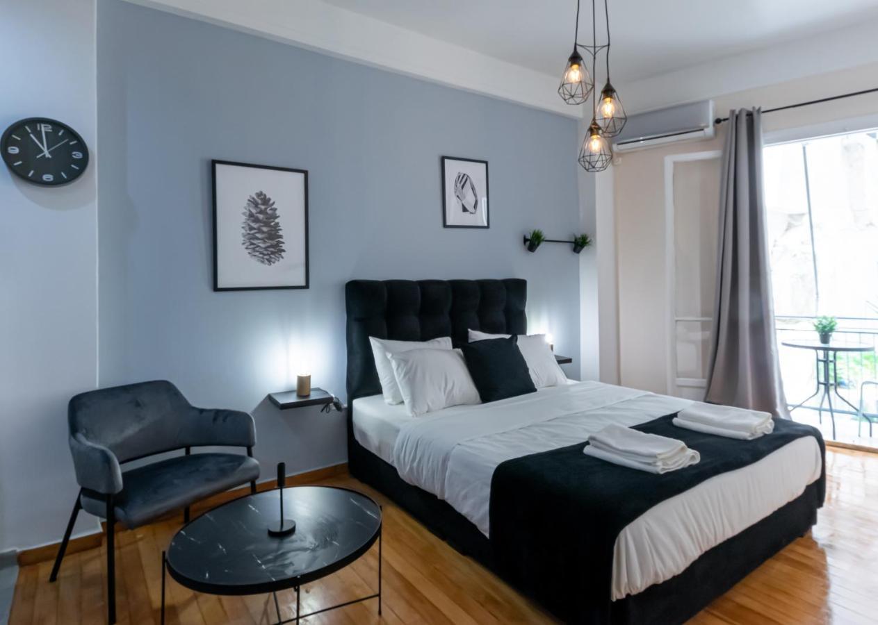 Апартаменты Couple Getaway With Queen Bed Афины Экстерьер фото