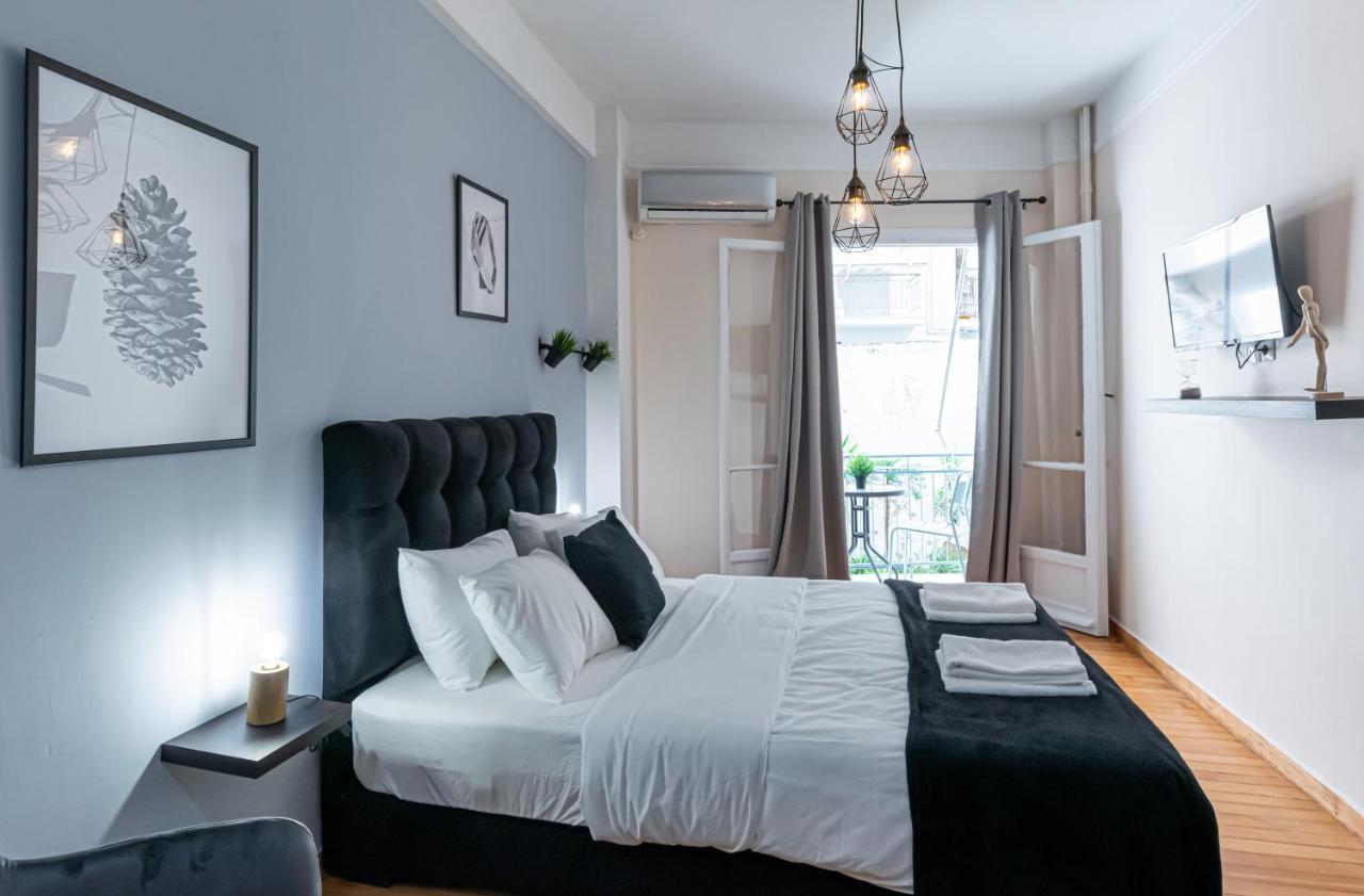 Апартаменты Couple Getaway With Queen Bed Афины Экстерьер фото